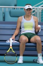 CAROLINE WOZNIACKI Practice at Miami Open Tennis Tournament 03/16/2019