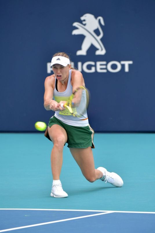 CAROLINE WOZNIACKI Practice at Miami Open Tennis Tournament 03/16/2019