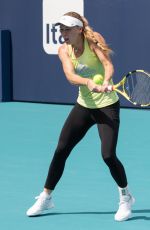 CAROLINE WOZNIACKI Practicing at Miami Open 03/18/2019