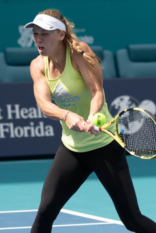 CAROLINE WOZNIACKI Practicing at Miami Open 03/18/2019