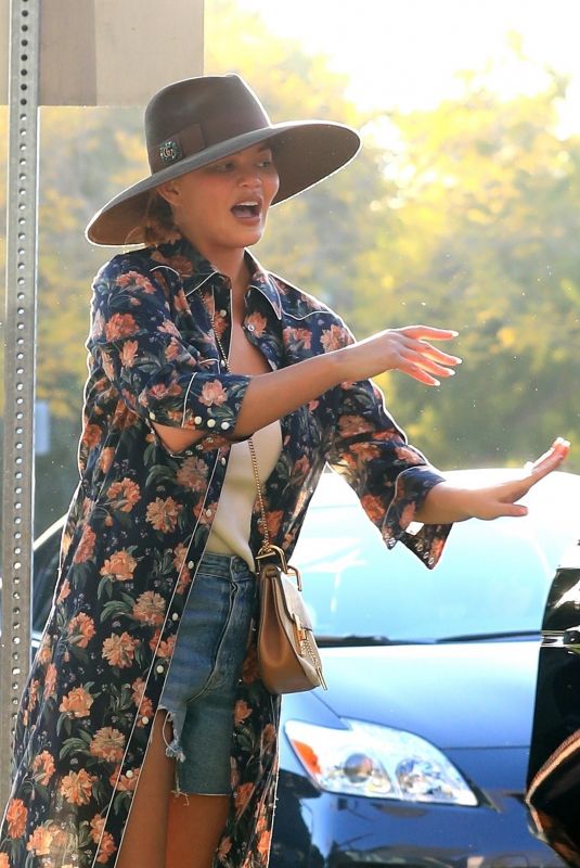 CHRISSY TEIGEN Shopping at Couture Kids in West Hollywood 03/18/2019