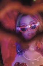 DANI THORNE on the Set of a Photoshoot, 2019