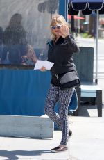 GOLDIE HAWN Out for Lunch in Los Angeles 03/29/2019