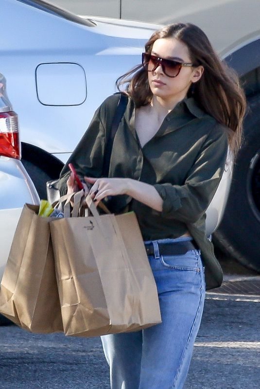 HAILEE STEINFELD Out Shopping in Malibu 03/17/2019