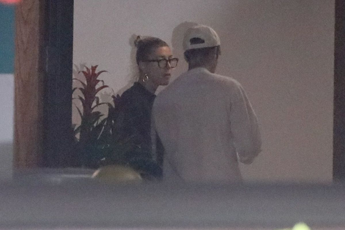 hailey-and-justin-bieber-at-a-medical-building-in-costa-mesa-03-29-2019-1.jpg