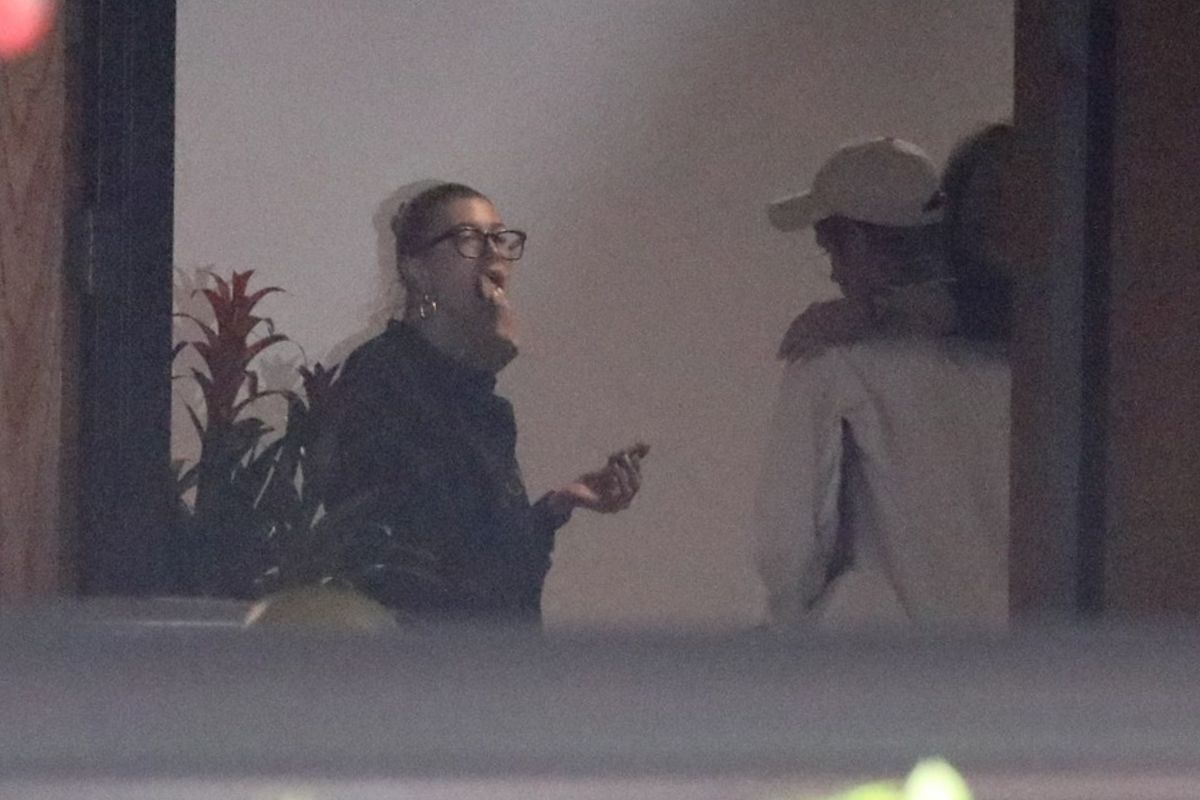 hailey-and-justin-bieber-at-a-medical-building-in-costa-mesa-03-29-2019-2.jpg
