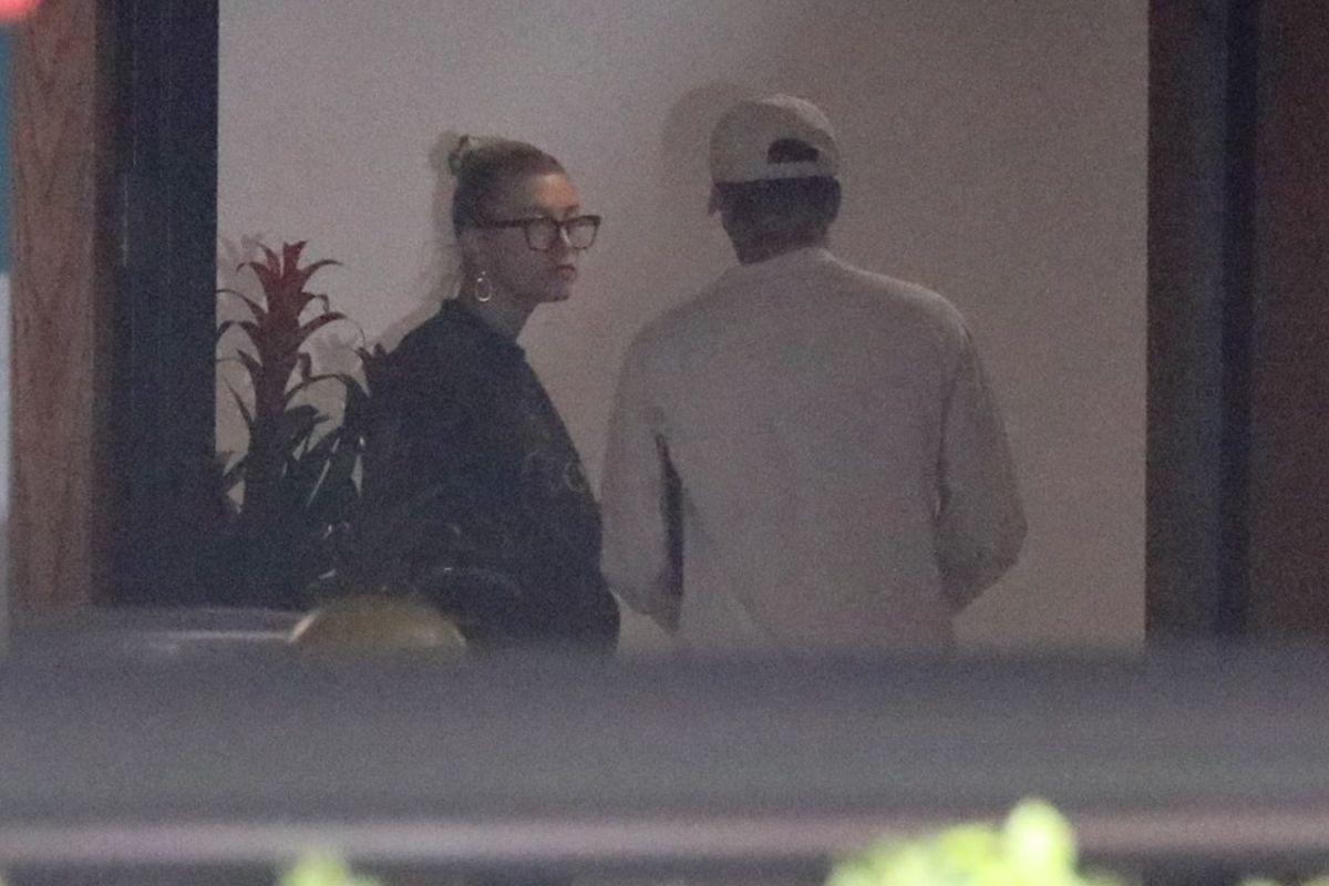 hailey-and-justin-bieber-at-a-medical-building-in-costa-mesa-03-29-2019-4.jpg