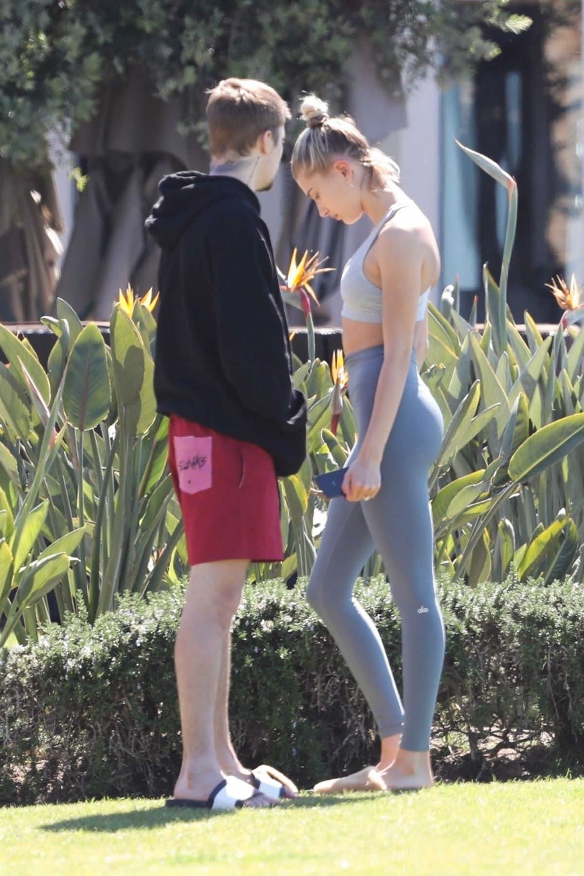 hailey-and-justin-bieber-out-in-laguna-beach-03-16-2019-4.jpg