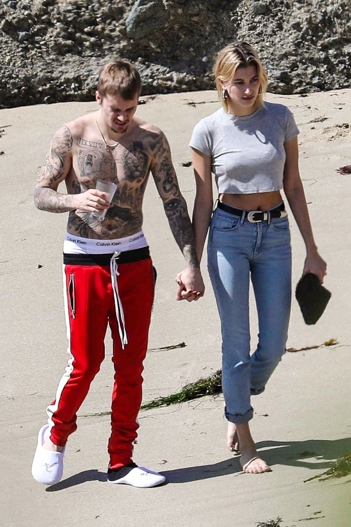 hailey-and-justin-bieber-out-on-newport-beach-in-california-03-20-2019-11.jpg