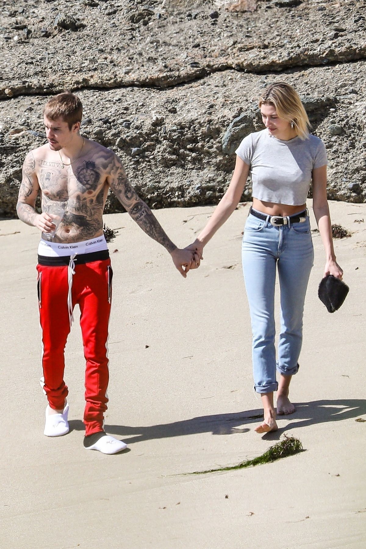 hailey-and-justin-bieber-out-on-newport-beach-in-california-03-20-2019-2.jpg