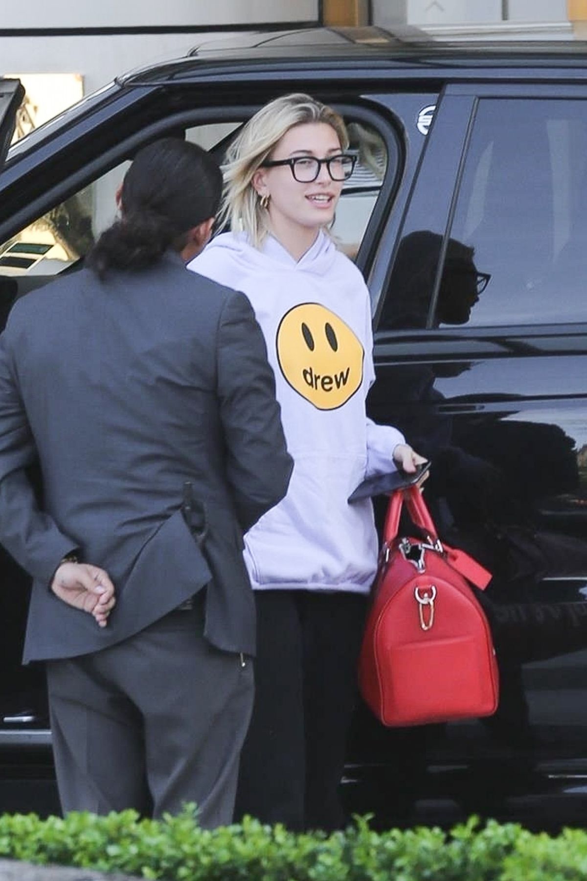 hailey-baldwin-arrives-at-montage-hotel-in-beverly-hills-03-26-2019-5.jpg