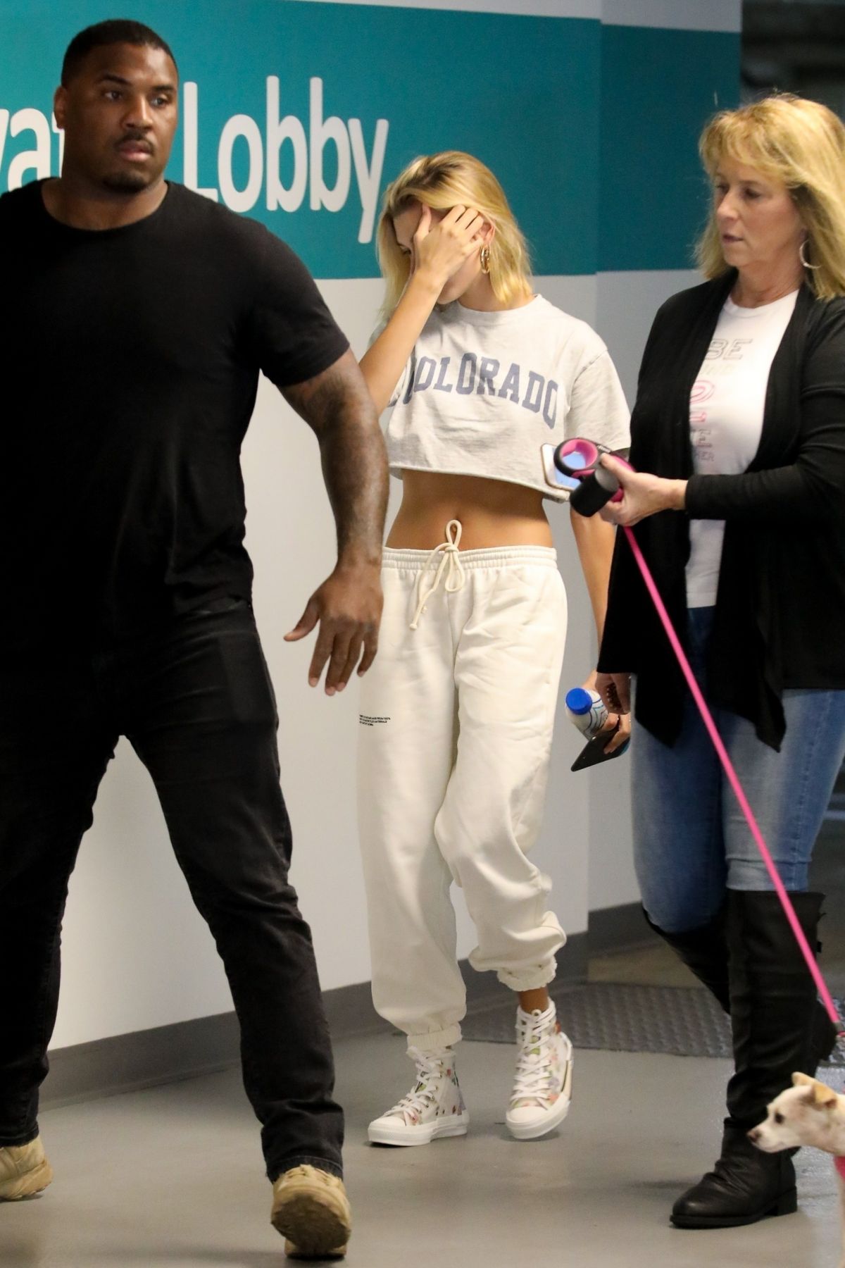 hailey-bieber-arrives-at-her-doctor-in-los-angeles-03-22-2019-5.jpg