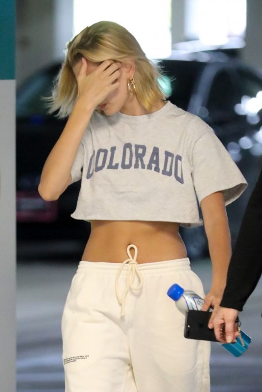 HAILEY BIEBER Arrives at Her Doctor in Los Angeles 03/22/2019