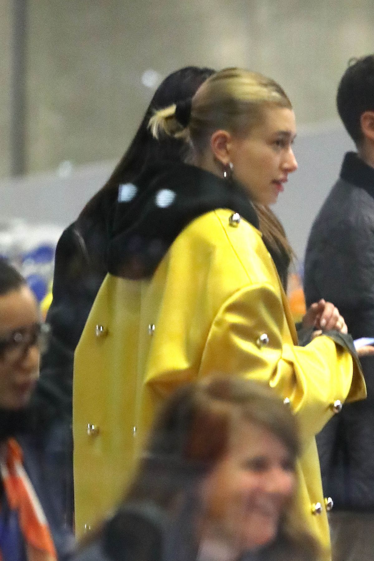 hailey-bieber-at-charles-de-gaulle-airport-in-paris-03-03-2019-5.jpg