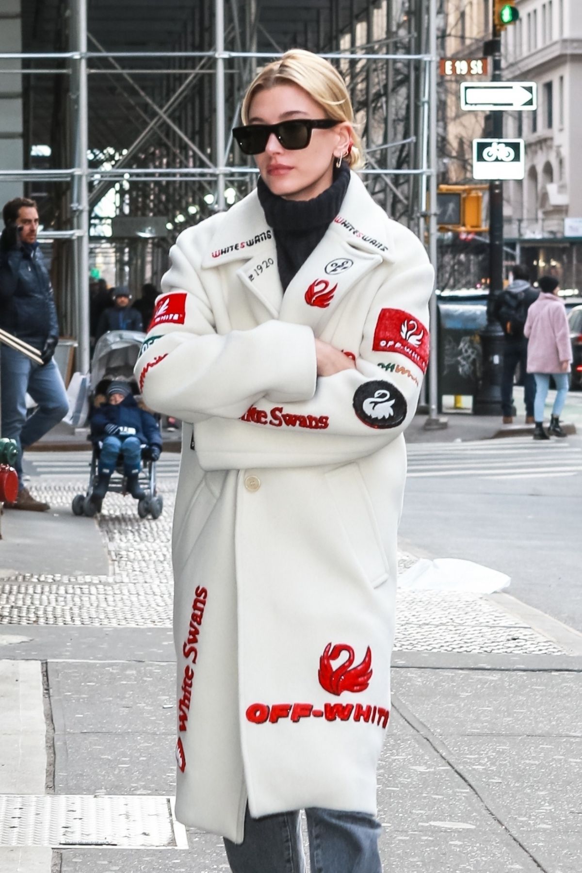 hailey-bieber-heading-to-a-beauty-salon-in-new-york-03-08-2019-3.jpg