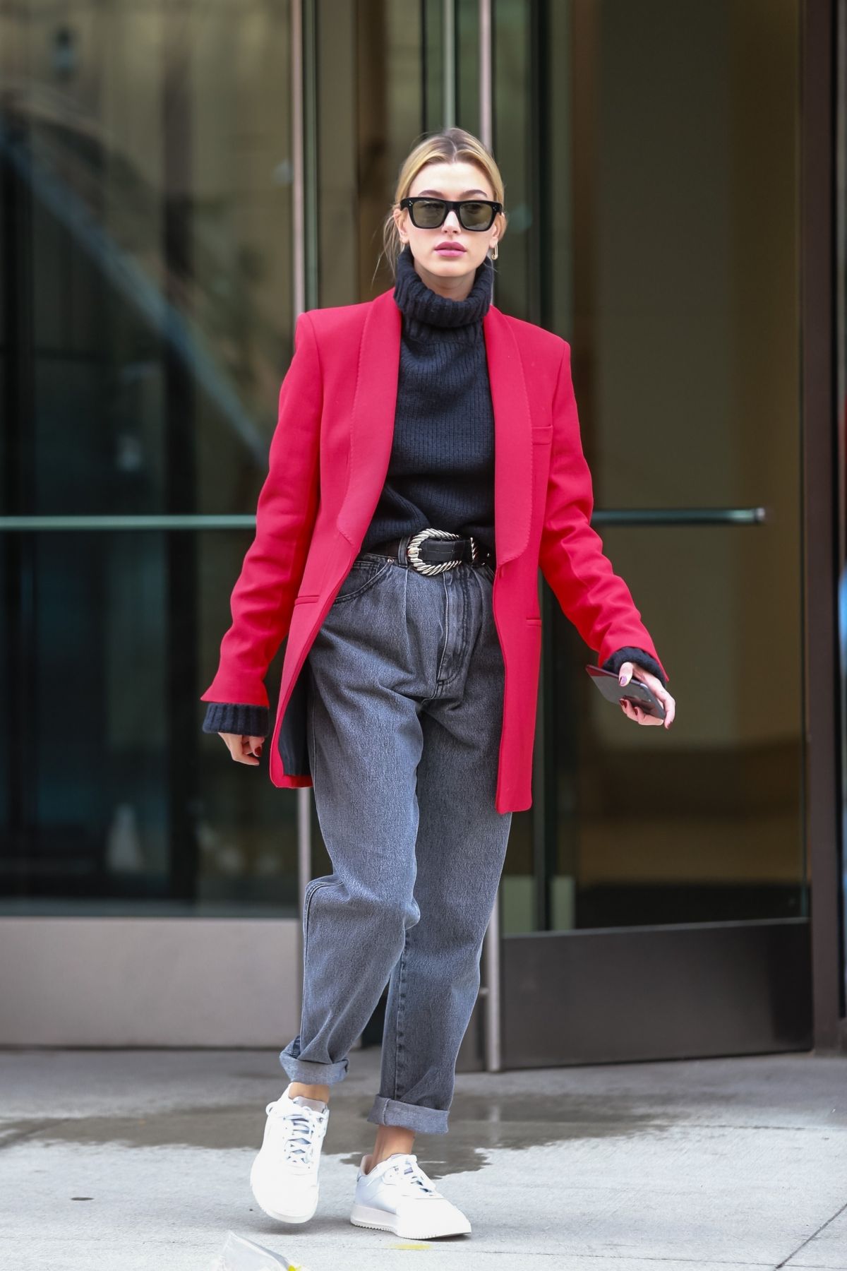 hailey-bieber-out-and-about-in-new-york-03-08-2019-7.jpg