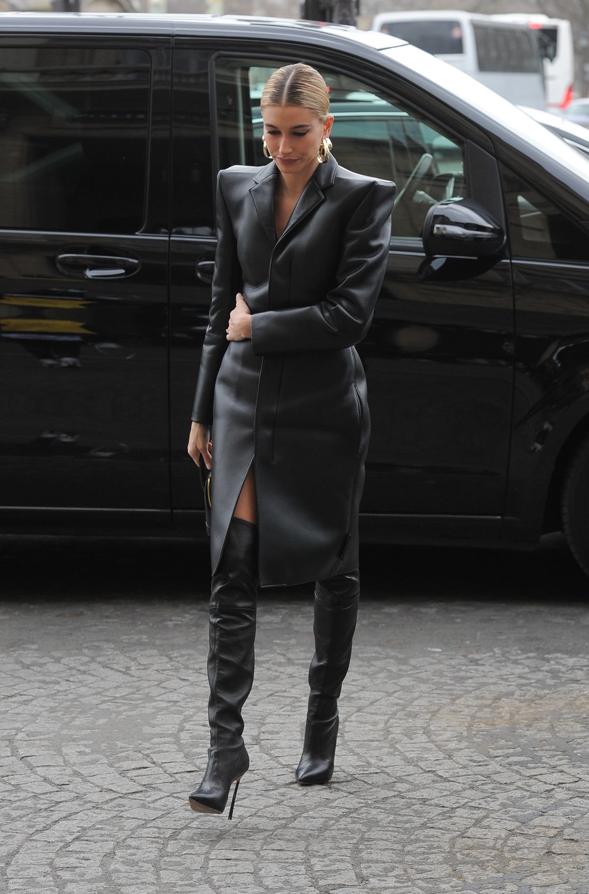 hailey-bieber-out-and-about-in-paris-03-03-2019-1.jpg