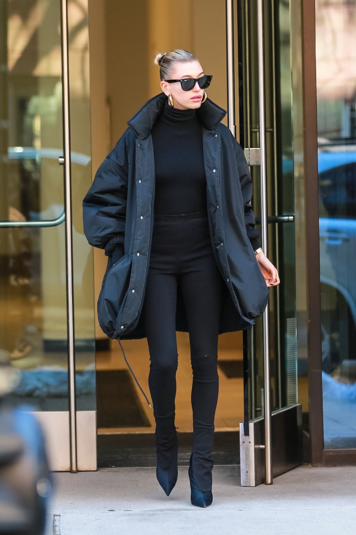 hailey-bieber-out-in-new-york-03-09-2019-0.jpg
