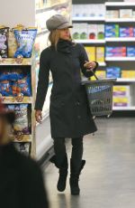 HALLE BERRY Shopping at Duane Reade Drugstore in New York 03/01/2019