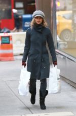 HALLE BERRY Shopping at Duane Reade Drugstore in New York 03/01/2019
