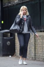 HOLLY WILLOGHBY Out and About in West London 03/20/2019
