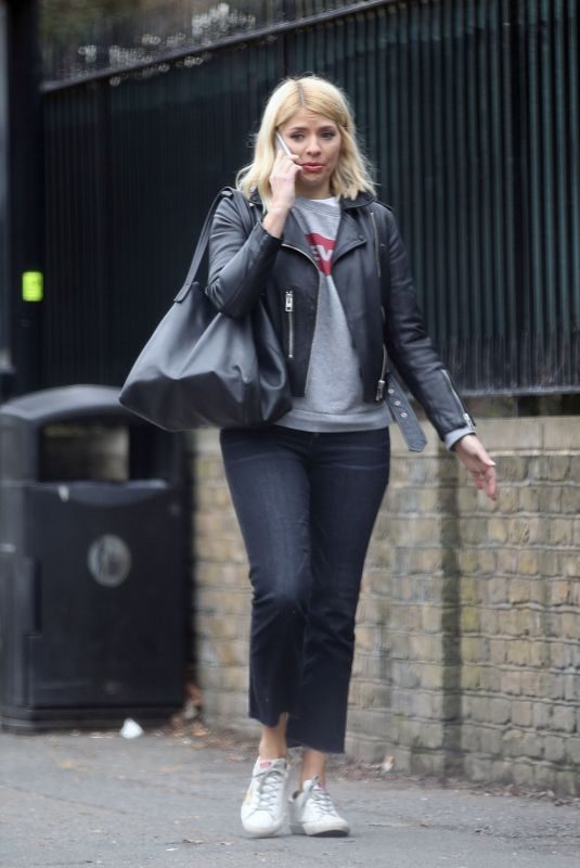 HOLLY WILLOUGHBY Out and About in London 03/20/2019