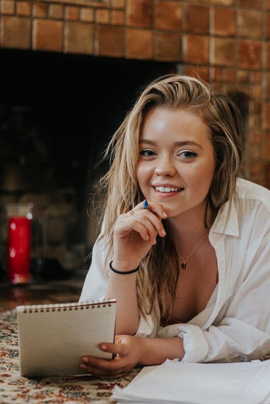 JADE PETTYJOHN on the Set of a Photoshoot, March 2019