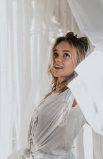 JADE PETTYJOHN on the Set of a Photoshoot, March 2019