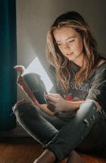 JADE PETTYJOHN on the Set of a Photoshoot, March 2019