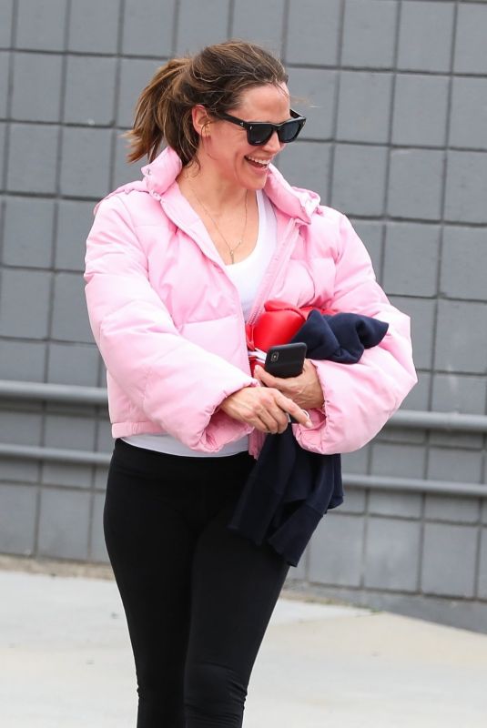 JENNIFER GARNER Arrives at Boxing Class in Brentwood 03/11/2019