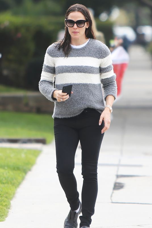 JENNIFER GARNER Out and About in Santa Monica 02/28/2019