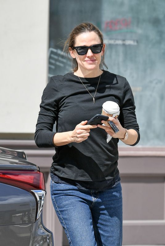 JENNIFER GARNER Out and About in Studio City 03/09/2019