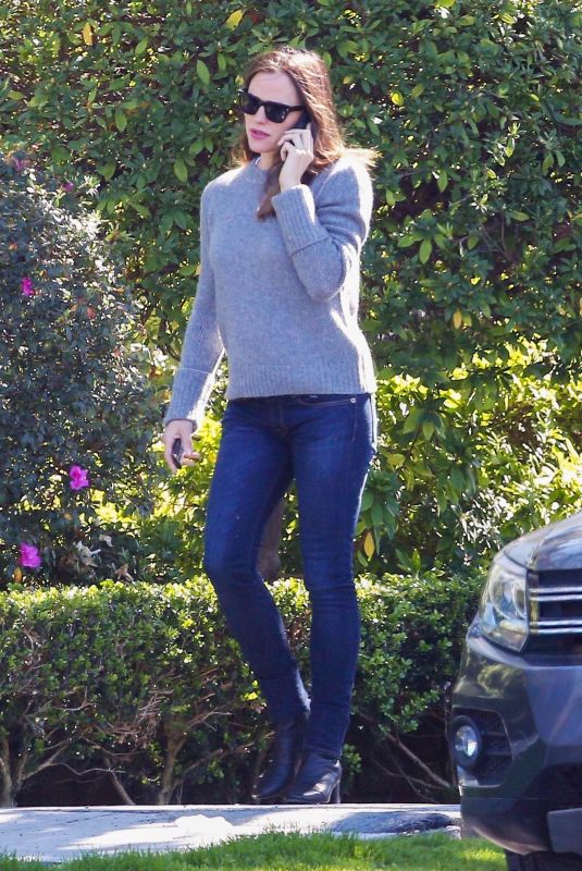 JENNIFER GARNER Out in Brentwood 03/12/2019