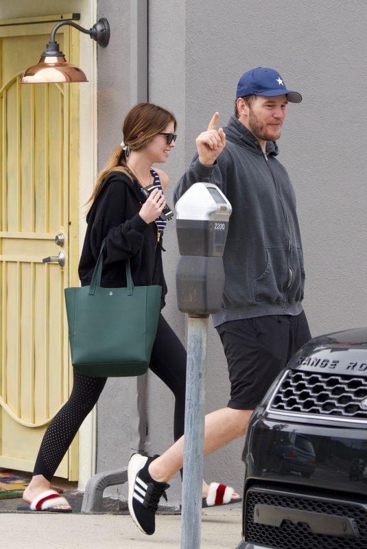 KATHERINE SCHWARZENEGGER and Chris Pratt Out in Los Angeles 03/01/2019