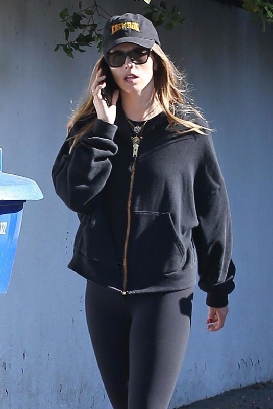 KATHERINE SCHWARZENEGGER Out and About in Brentwood 03/18/2019