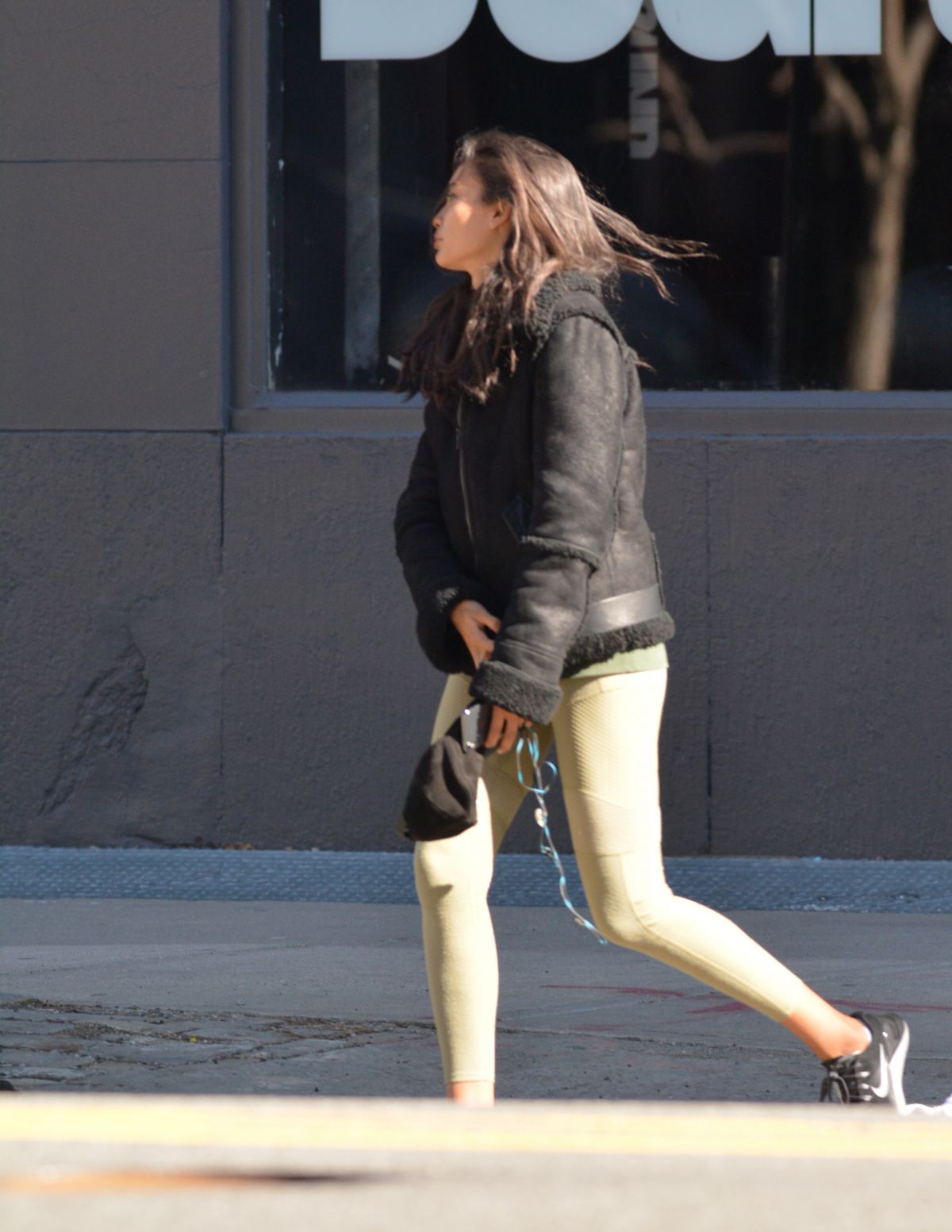 kelly-gale-leaves-a-gym-in-new-york-03-24-2019-3.jpg