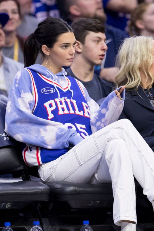 KENDALL JENNER at Pacers vs 76ers Game in Philadelphia 03/10/2019