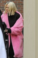 KHLOE KARDASHIAN Leaves a Beauty Salon in Los Angeles 03/20/2019