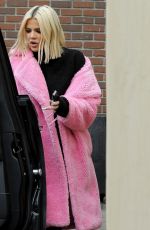 KHLOE KARDASHIAN Leaves a Beauty Salon in Los Angeles 03/20/2019