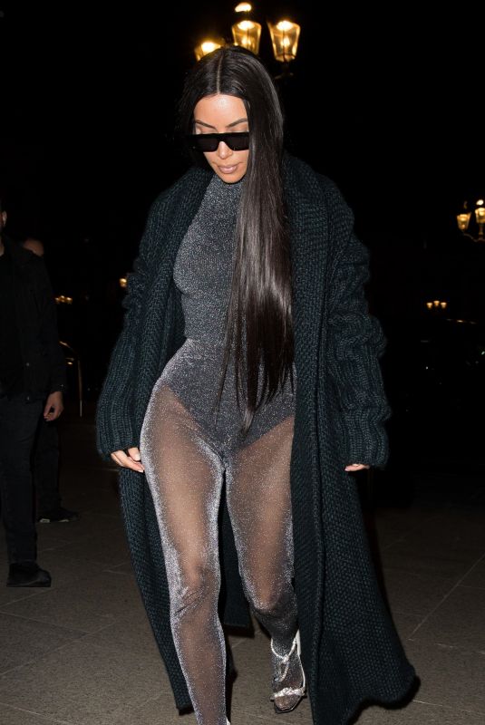 KIM KARDASHIAN Arrives at Ritz Hotel in Paris 03/25/2019