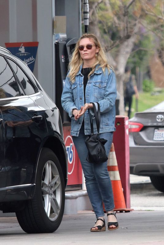KIRSTEN DUNST at a Gas Station in Los Angeles 03/27/2019