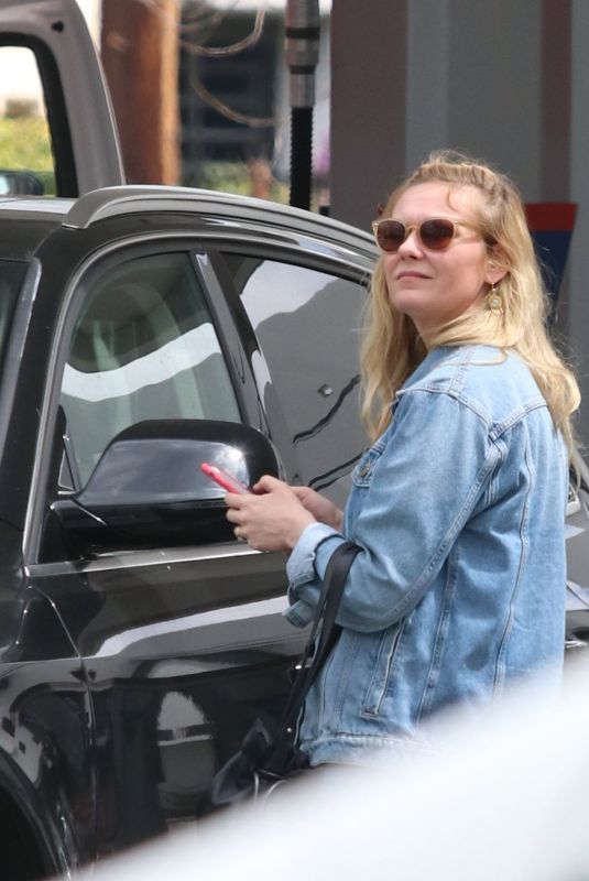 KIRSTEN DUNST Out Shopping in Los Angeles 03/27/2019