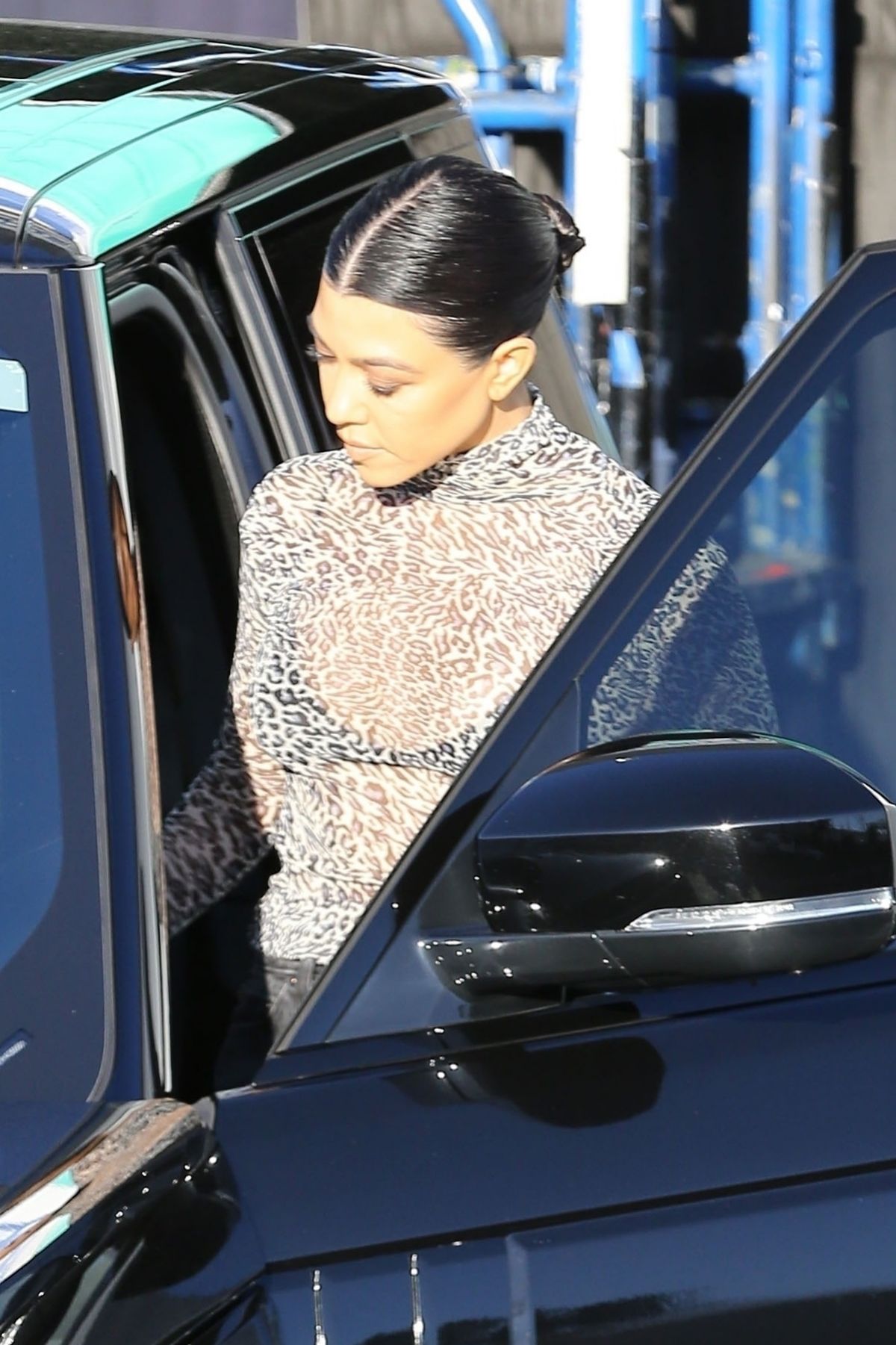 kourtney-kardashian-leaves-a-studio-in-calabasas-03-28-2019-5.jpg