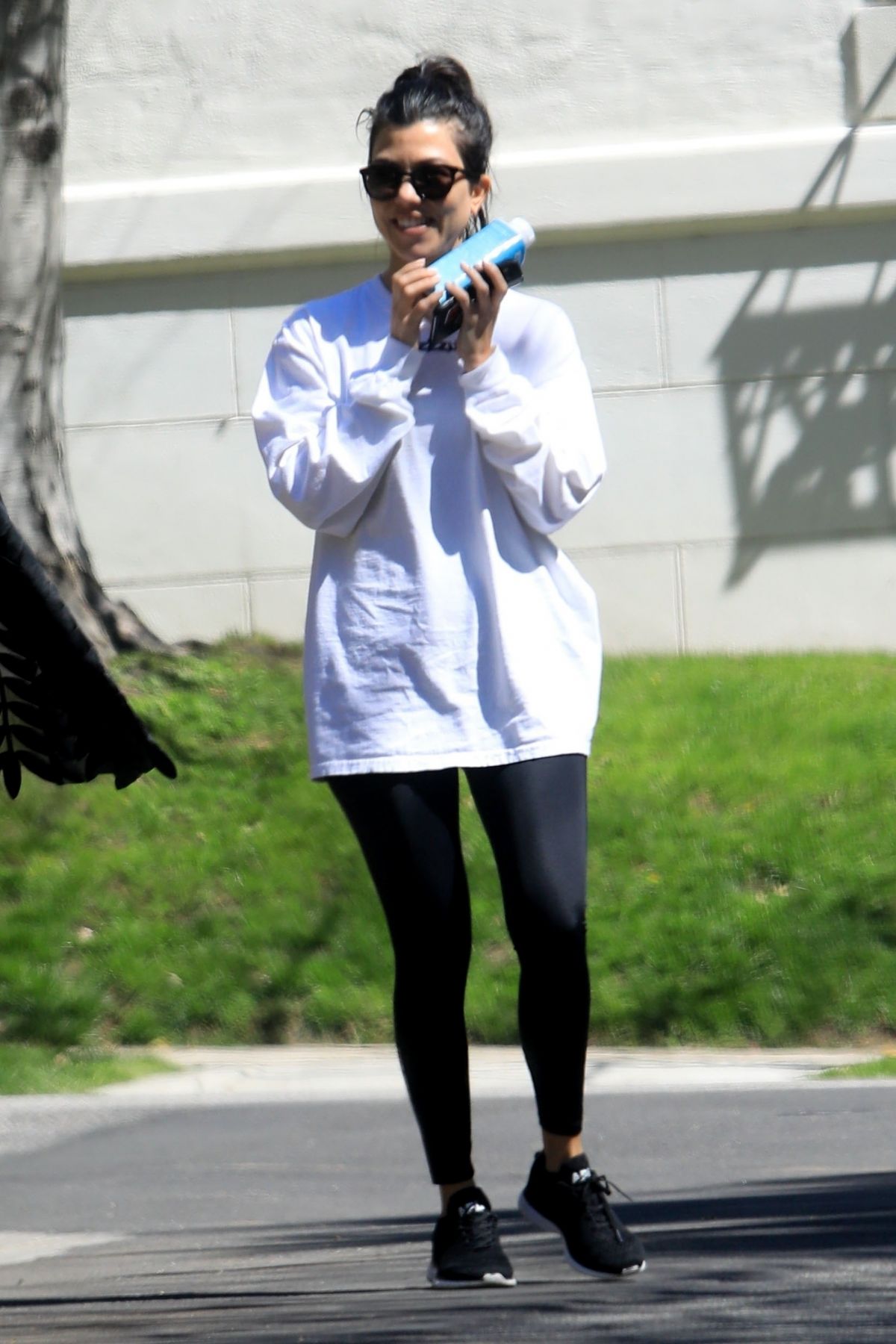 kourtney-kardashian-out-in-west-hollywood-03-14-2019-0.jpg