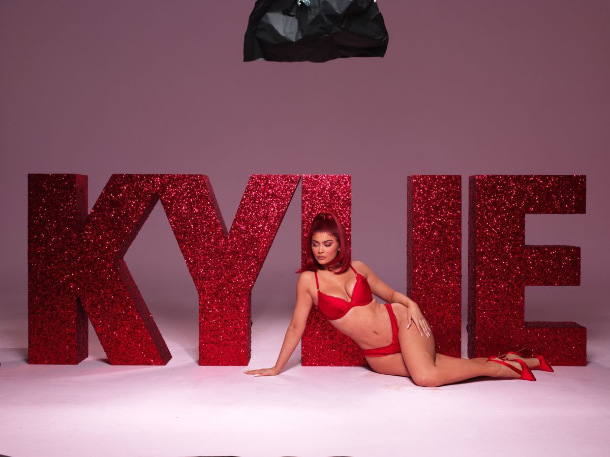 kylie-jenner-for-kylie-valentines-2019-collection-3.jpg
