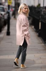 LOTTIE MOSS Shopping on Kings Road in London 03/05/2019