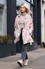 LOTTIE MOSS Shopping on Kings Road in London 03/05/2019