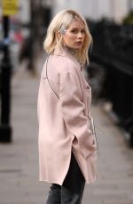 LOTTIE MOSS Shopping on Kings Road in London 03/05/2019
