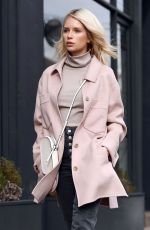LOTTIE MOSS Shopping on Kings Road in London 03/05/2019