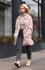 LOTTIE MOSS Shopping on Kings Road in London 03/05/2019